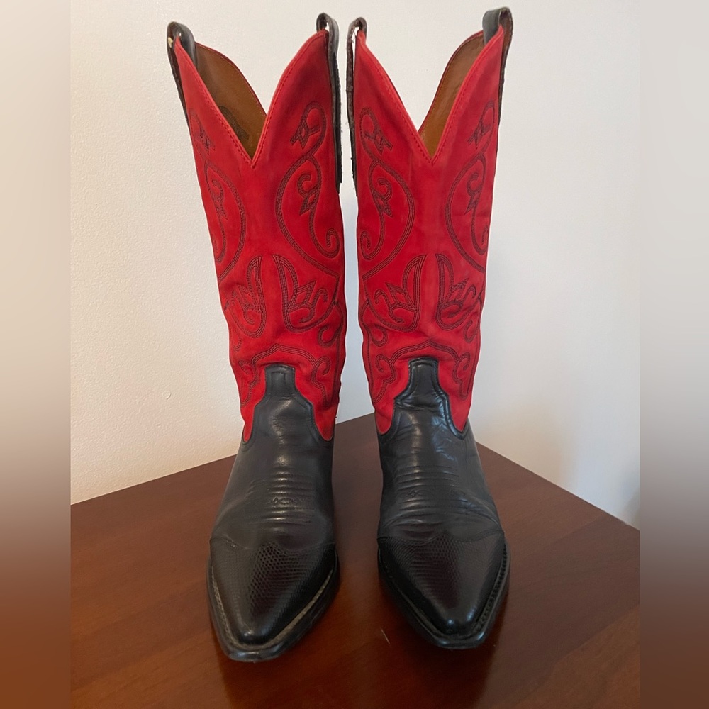 Red and Black Women’s Vintage Western Boots - Picture 4 of 5